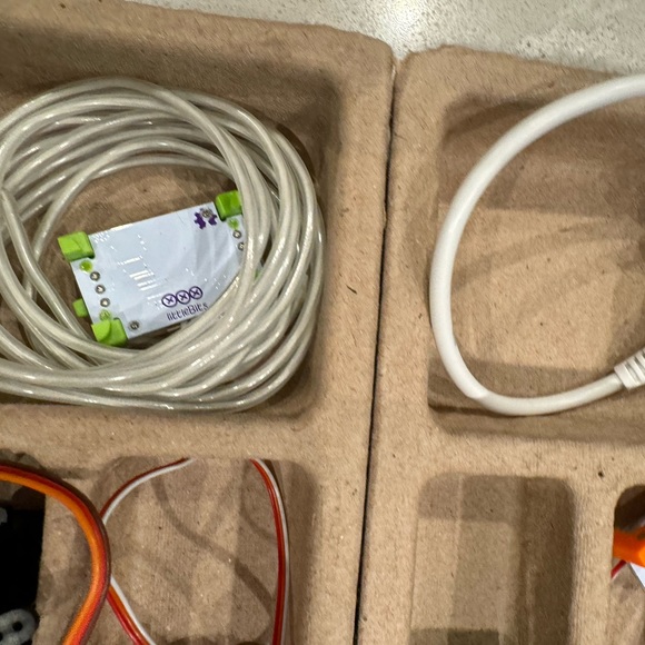 Little Bits Deluxe Circuit Kit and STEM Toy Ages 8+ - Picture 8 of 16